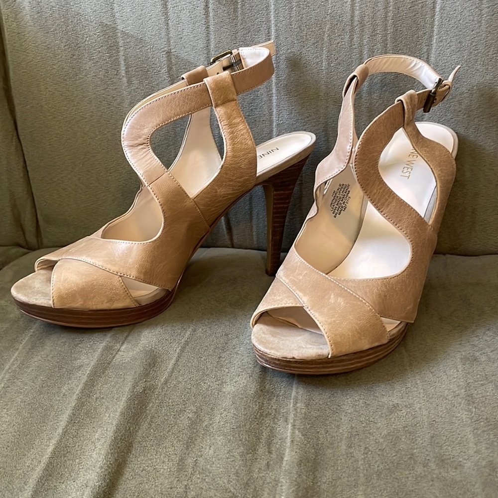 Nine West 3.5” leather sandals size 11M